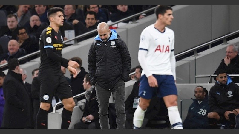 Pep lo sufrió desde el banco pero sigue arriba en el historial ante Mou.