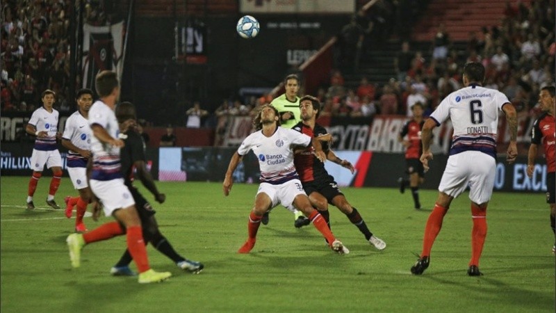 Newell's ante San Lorenzo, en el cierre de la fecha 18.
