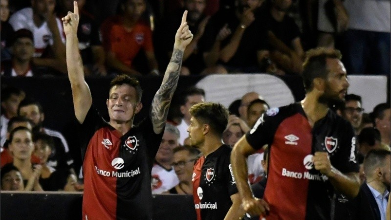 Moreno celebra el gol que abrió el partido ante el Cuervo.