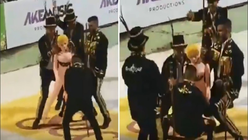 Los bailarines en plena coreo. 