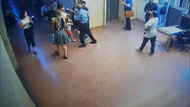 El episodio ocurrió este lunes en los Tribunales de Rosario.