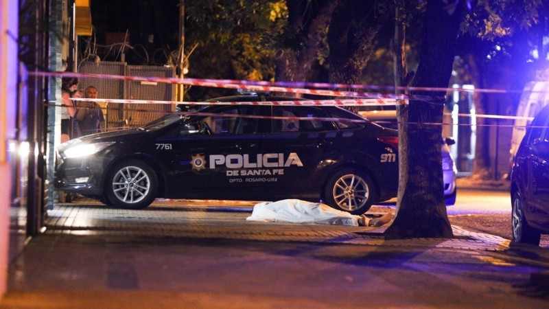El homicidio en Cochabamba entre Corrientes y Paraguay este viernes por la noche.