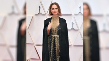 Natalie Portman y su capa Dior sorora