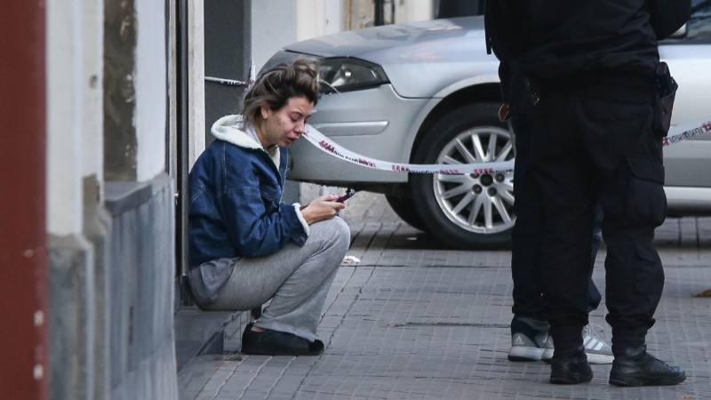 Agustina Thomson, el día que mataron a Carlos Señuque en la puerta del edificio en el que convivían.  