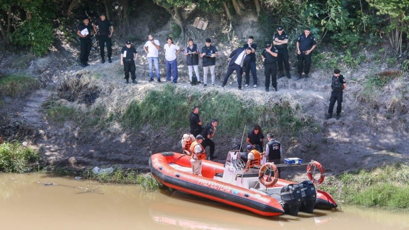 El cuerpo de la mujer descuartizada fue arrojado al arroyo Saladillo. 