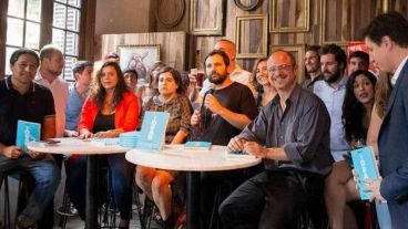 El colectivo Agenda Argentina, durante la presentación del libro, en Buenos Aires.