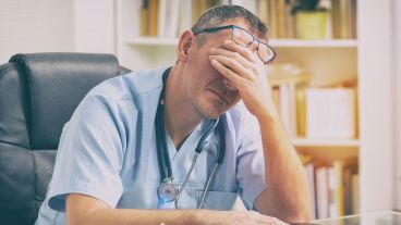 "El Colegio tiene un compromiso para estar al lado de los profesionales para ayudarlos", dijo Prigione.