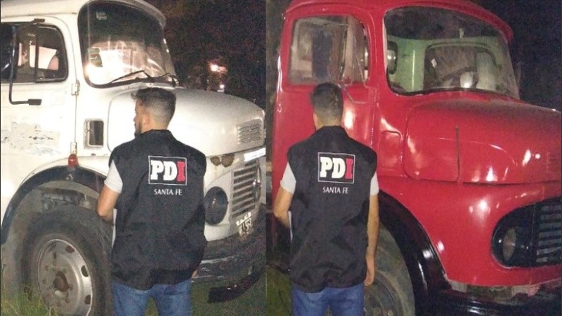 Los camiones que fueron secuestrados en la casa del cantante. 