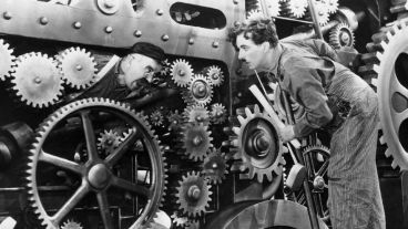 Una escena de "Tiempos Modernos", película de Charles Chaplin estrenada en 1936.