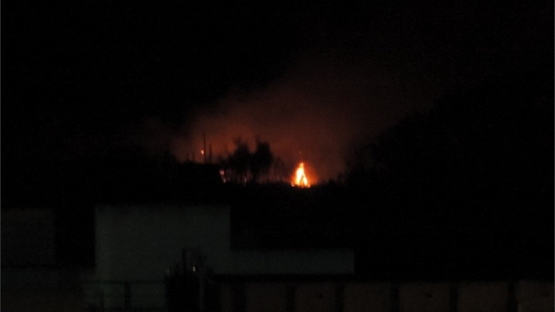 El humo de este jueves visto desde Rosario.