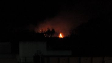 El humo de este jueves visto desde Rosario.