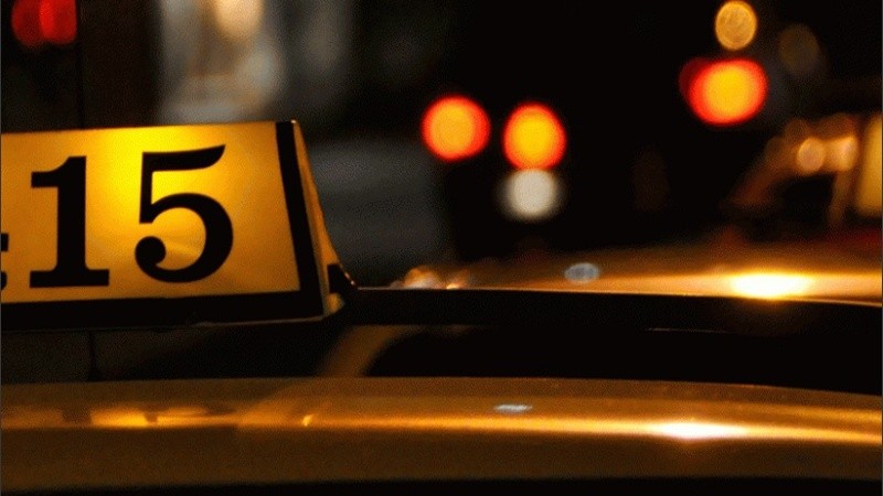Los taxistas consideran que la medida del gobierno provincial los perjudica más aún. 
