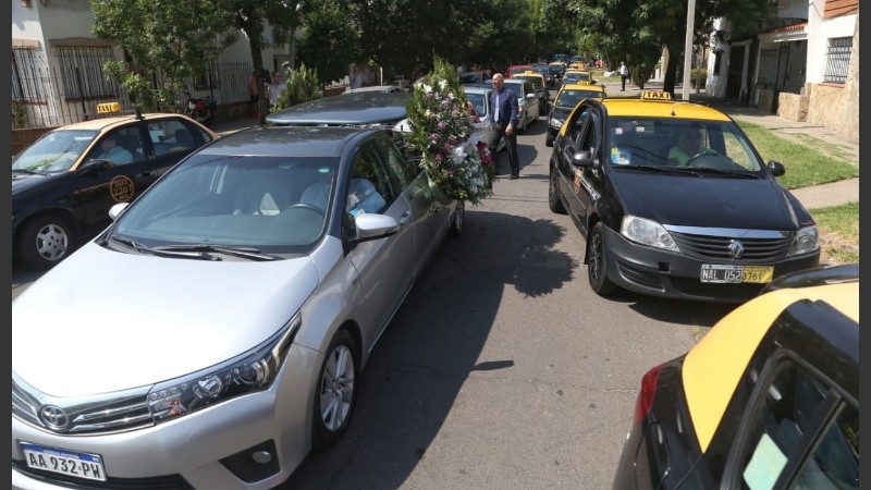 Taxistas y familiares despidieron a Gerónimo Escobar.
