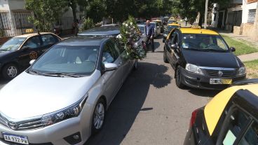 Taxistas y familiares despidieron a Gerónimo Escobar.