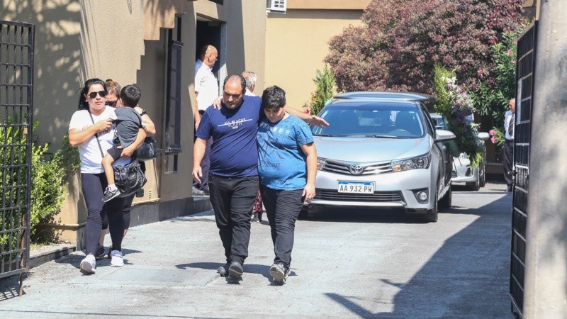 Mucho dolor en el velorio del taxista.