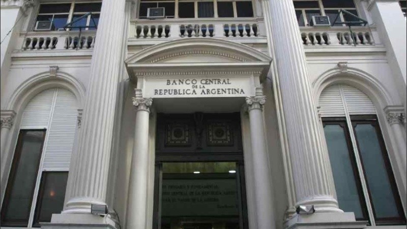 El stock de deuda pública nacional a fines de diciembre de 2019 se elevó a US$ 323.177 millones, de los cuales el 60% se concentraba en títulos públicos, informó el Banco Central.