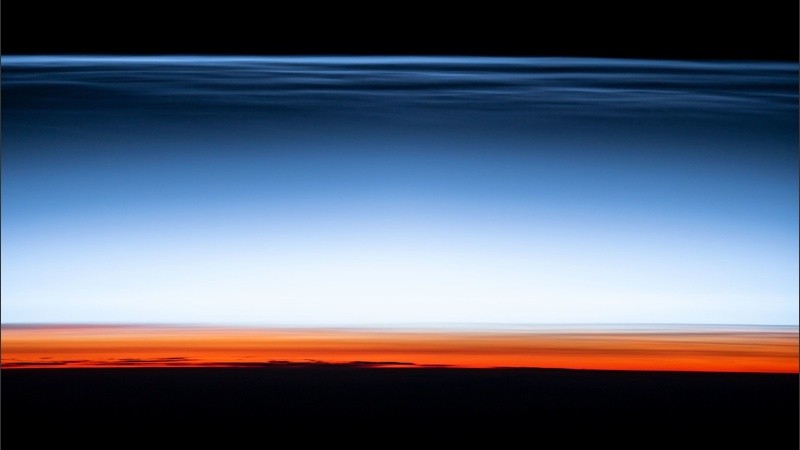 La foto fue sacada a una altura de unos 430 kilómetros sobre el Pacífico. 