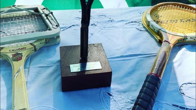 Las raquetas de madera volvieron a Rowing en honor a Mary Terán de Weiss.