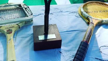 Las raquetas de madera volvieron a Rowing en honor a Mary Terán de Weiss.