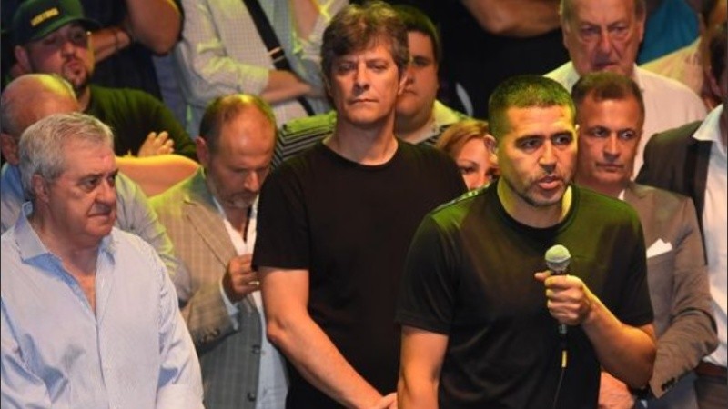 Ameal, Pergolini y Riquelme, la nueva conducción de un Boca siempre polémico.