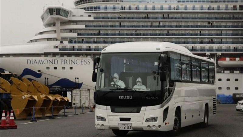 El crucero permanece varado en Yokohama.
