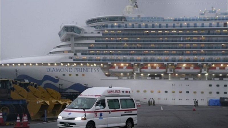 Tras los nuevos tests, la cifra de contagiados con el virus se elevó a 553 en el crucero en cuarentena.