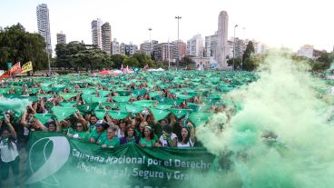 La marea verde frente al Monumento.