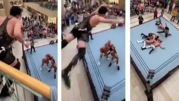 El luchador le dio el triunfo a su equipo con esta hazaña.