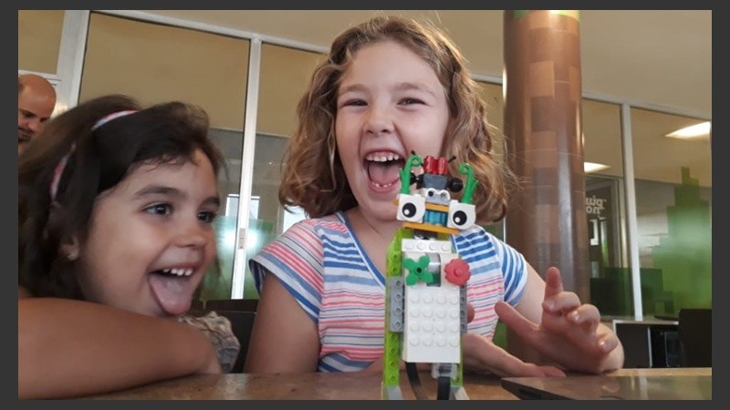 El CMD Noroeste y el Sur (robótica) y el distrito Oeste (videojuegos) recibieron a más de 200 niños, niñas y jóvenes.