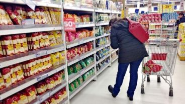 Los precios de alimentos impulsaron la inflación de abril.