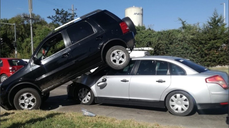 La Eco Sport quedó montada sobre el Citroen.