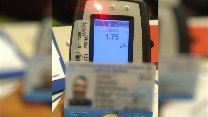 El resultado del test de alcoholemia al conductor que luego escapó. 