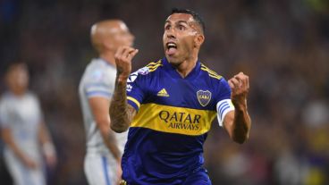 Tevez, de muy buen momento, abrió el marcador en el primer tiempo.