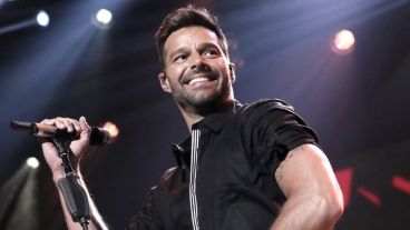 "Que exijan lo básico, los derechos humanos, es básico, no pedimos nada. En Chile y fuera de Chile estaré contigo y siempre al tanto", dijo Ricky desde el escenario.