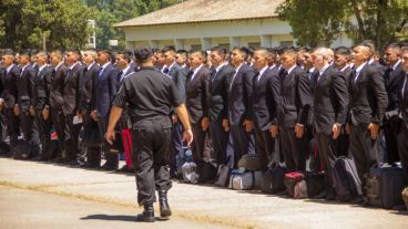 Rosario contará con 200 policías más.