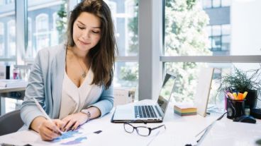 El Plan de Estudio contempla 760 horas distribuidas en cuatro cuatrimestres con una duración de dos años.