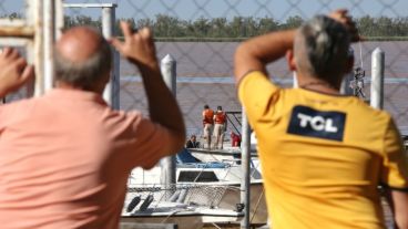 Familiares y allegados del joven siguieron de cerca el operativo.