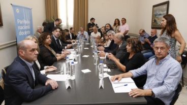Hubo acuerdo entre el Gobierno y los gremios docentes en la reunión paritaria