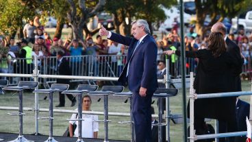 Fernández en el Monumento, en su última visita a Rosario.