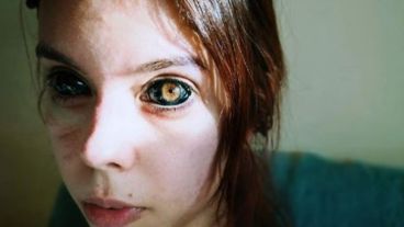 La joven se convirtió en influencer por su adquirido aspecto demoníaco.