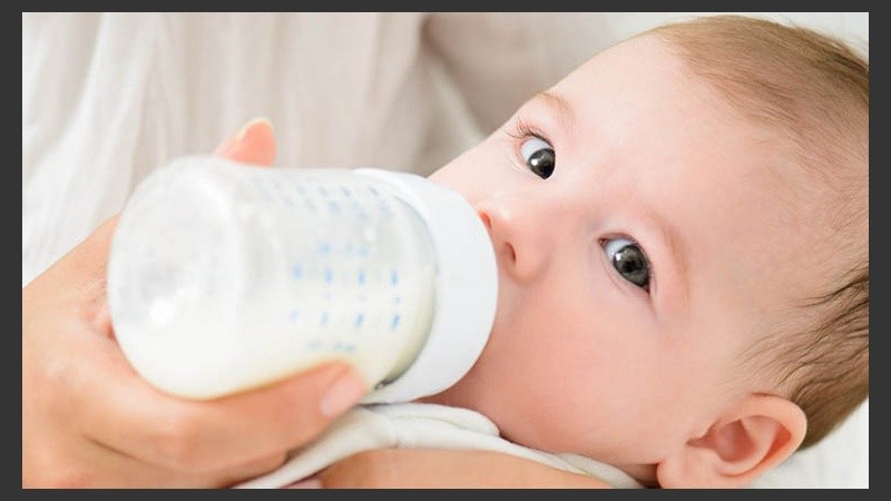Además, se descubrió que las leches artificiales no contienen los anticuerpos presentes en la leche materna.