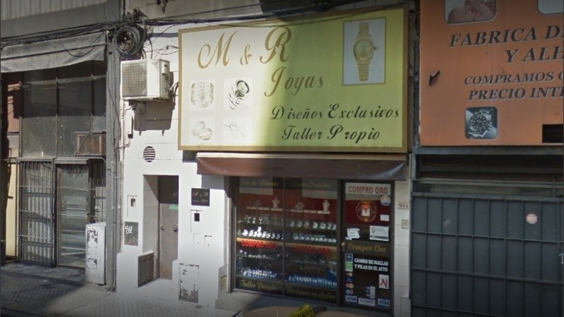 M y R Joyas fue asaltado en plena tarde.