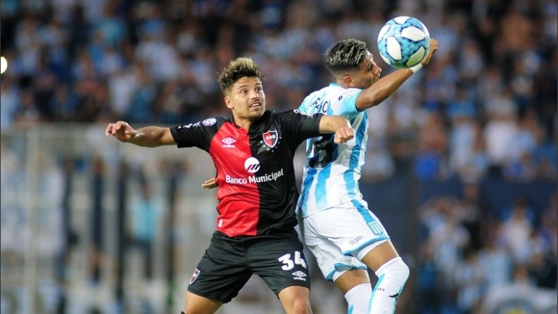 Palacios disputa arriba. Otra vez aportó vértigo y gol.