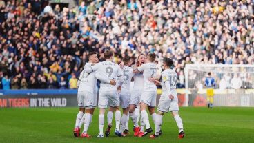 El Leeds de Bielsa festejó a lo grande la goleada de visitante.