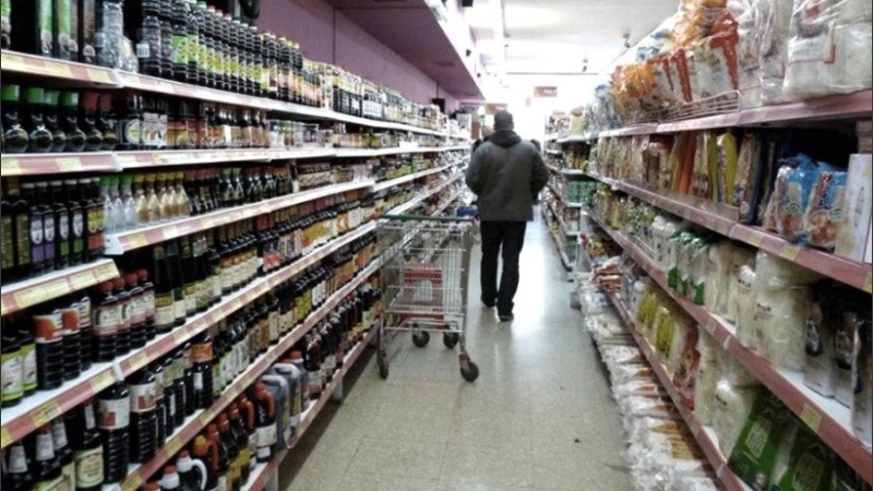 Guardar distancia con los otros clientes en los supermercados.