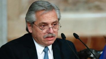 "Se ha condenado a muchas mujeres, generalmente de escasos recursos, a recurrir a prácticas abortivas en la más absoluta clandestinidad poniendo en riesgo su salud y a veces su vida", afirmó Alberto Fernández