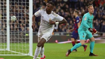 Vinicius definió una corrida por izquierda para el 1-0.