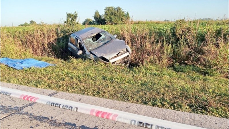 Así quedó el automóvil en el que viajaban las dos personas fallecidas. 