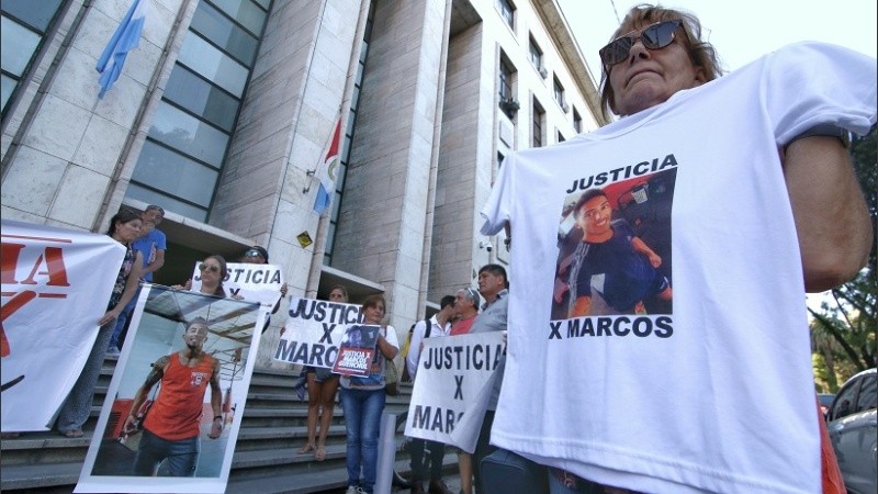 Familiares y amigos de Guenchul se movilizaron en Tribunales.