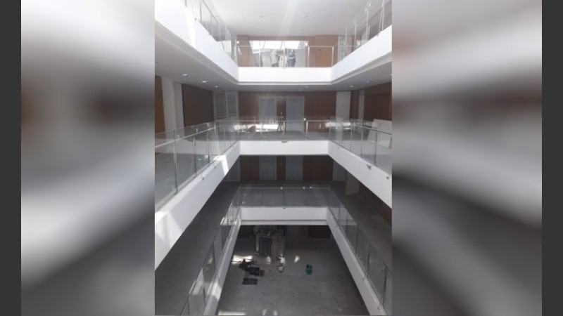 Las obras en el Instituto del Profesorado Nº 16 paralizadas a poco de finalizarse.